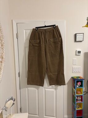 Relaxed Wide-Leg Corduroy Trousers in Brown